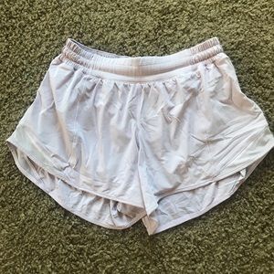 Lululemon Hotty Hot 2.5 in inseam shorts!! Size 8